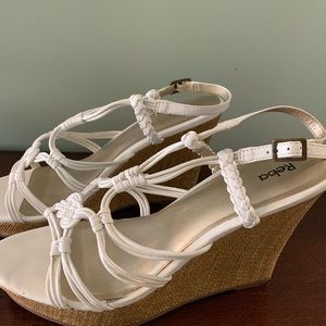 Women’s white wedge 9.5 sandal, by Reba